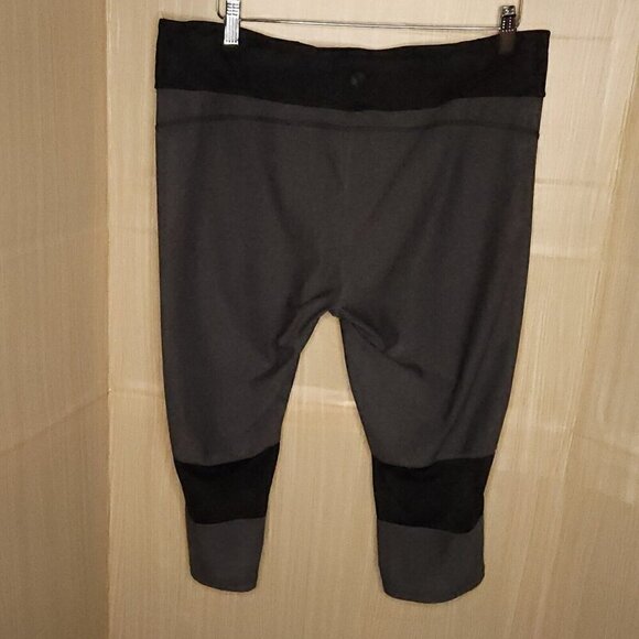 Xersion Grey Black Capri Athletic Leggings XL - Picture 3 of 7